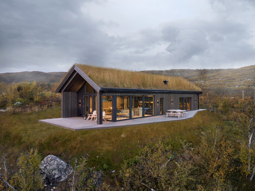 Arkitekttegnet hytte på fjellet – Sjemmedalhytta.